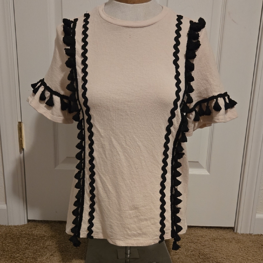 Free the Roses Cream and Black Short Sleeve Top Size Small